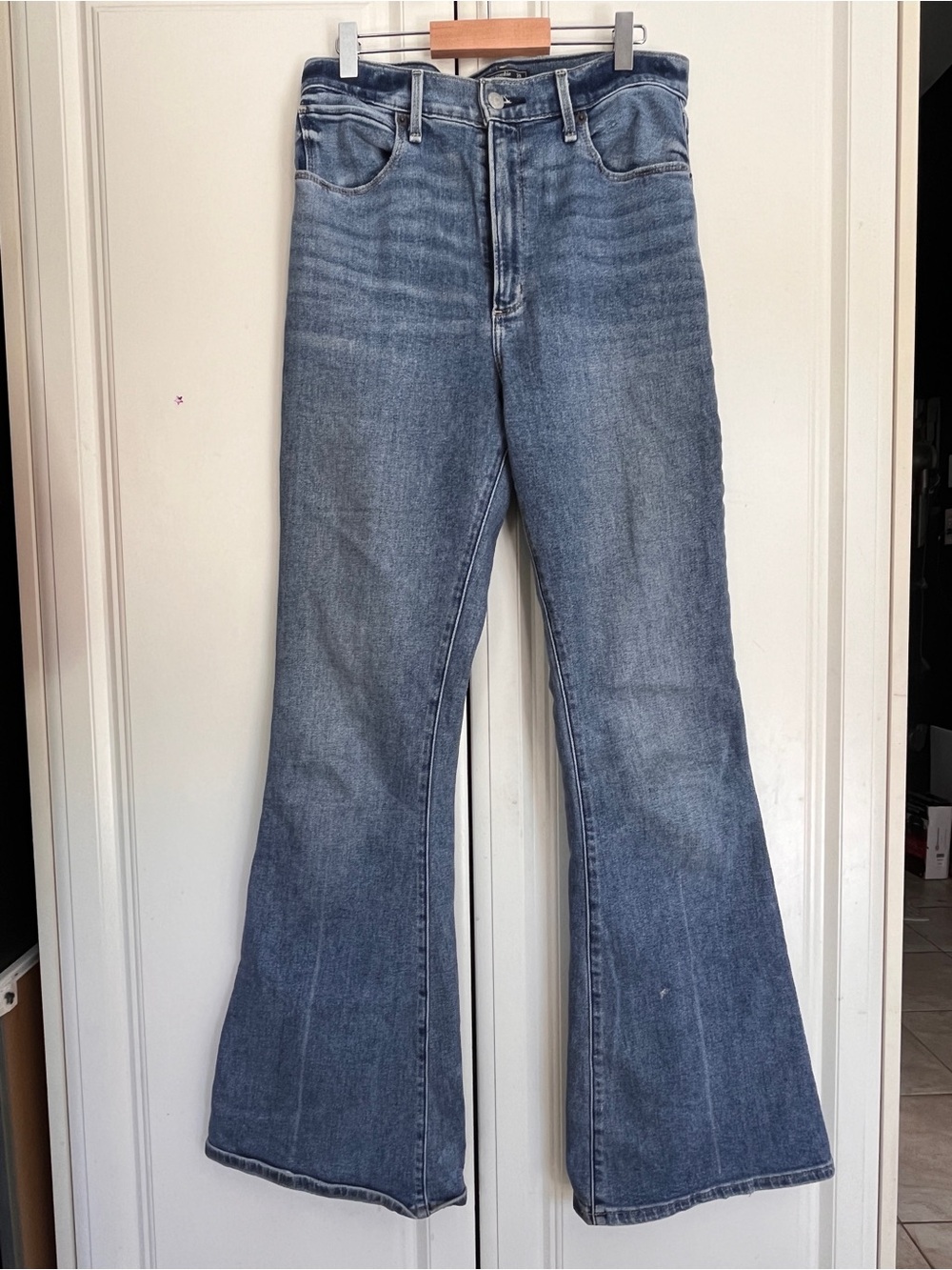 Abercrombie & Fitch High-Rise Flare Women’s Jeans — Washed Blue 29
